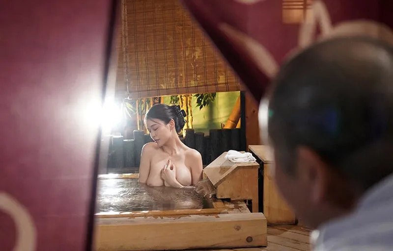 Người tình của con trai bị bố ông chồng nhìn trộm khi đang tắm rồi trả bài đến mang thai